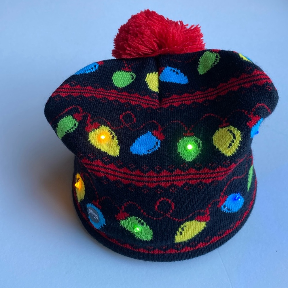 ❗️Reduced Price❗️Blinking holiday lights knit cap